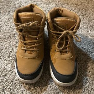 Beverly Hills Polo Club boots 🥾 , pre-loved, size 2